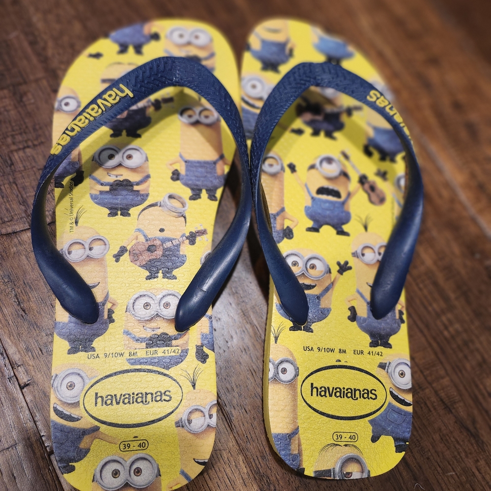 Havaianas Adults Minions Flip Flops - Yellow and Blue